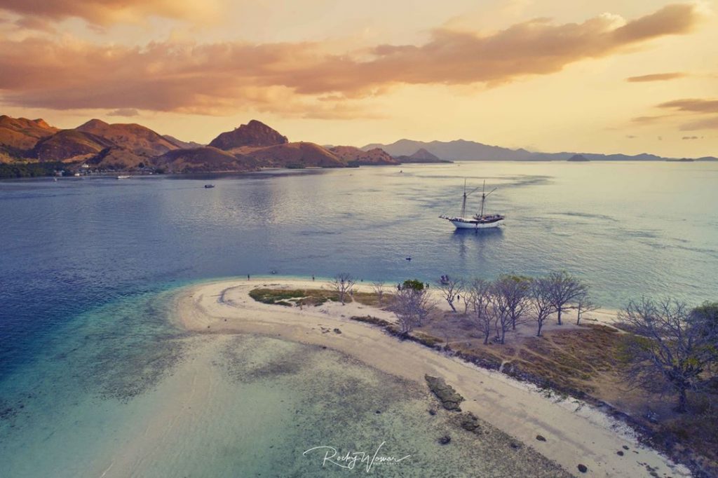 A Curated Tropical Trip with Komodo Boat Charter
