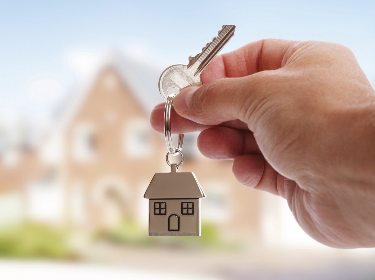 Avoid costly mistakes as a first-time homebuyer! Discover 10 common blunders and smart tips to make your home-buying journey stress-free.